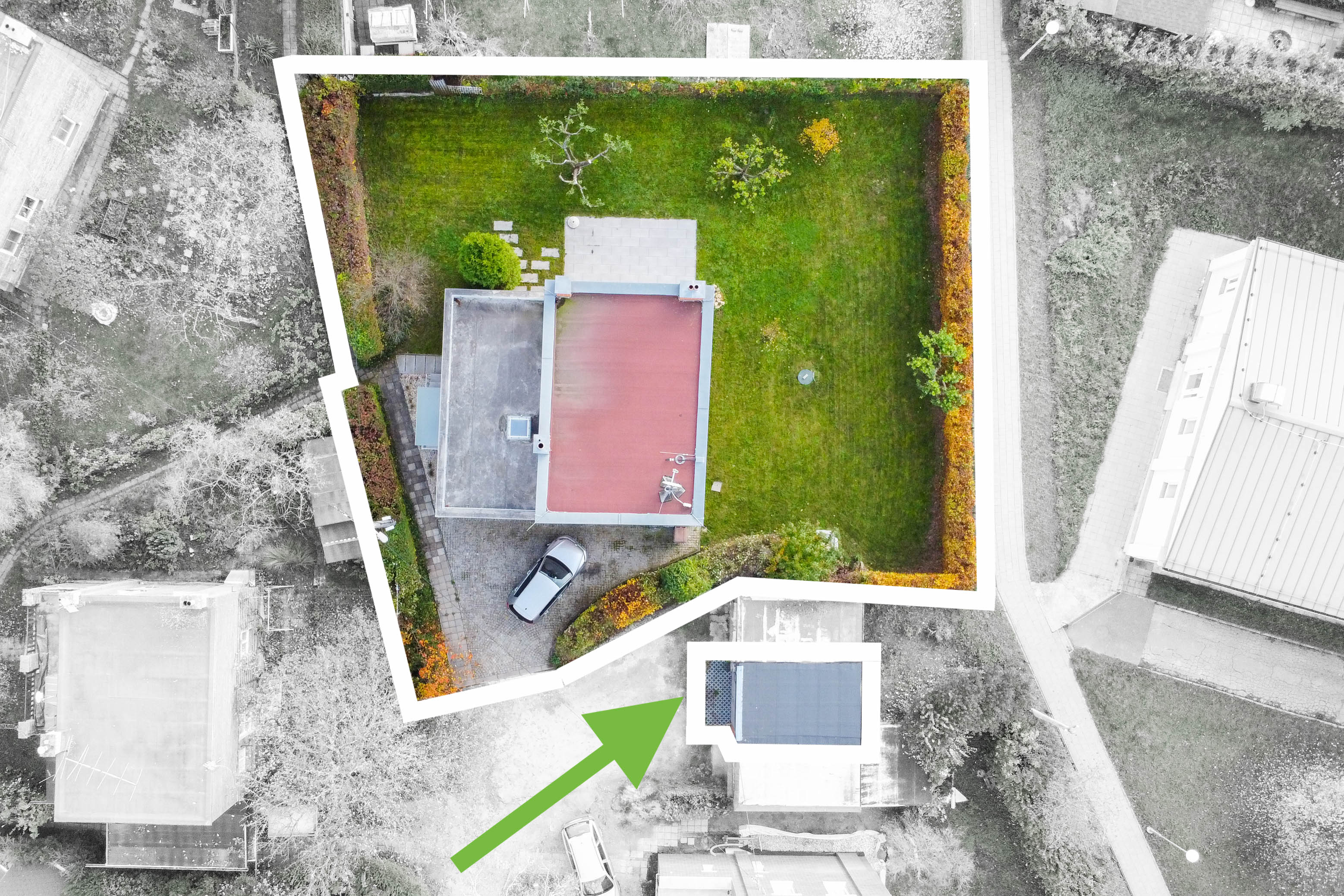 Baťovský jednodomek z dronu s vyznačením hranic pozemku
